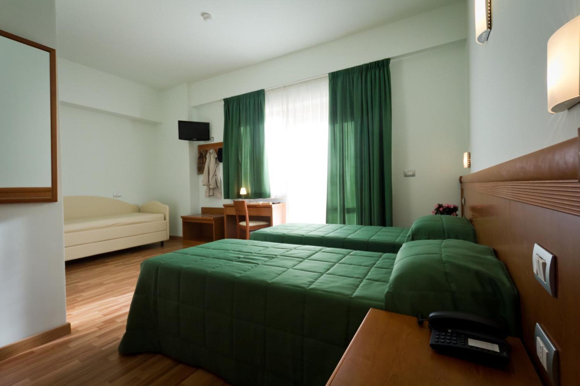 Hotel Donnini อัสซิซี ภายนอก รูปภาพ