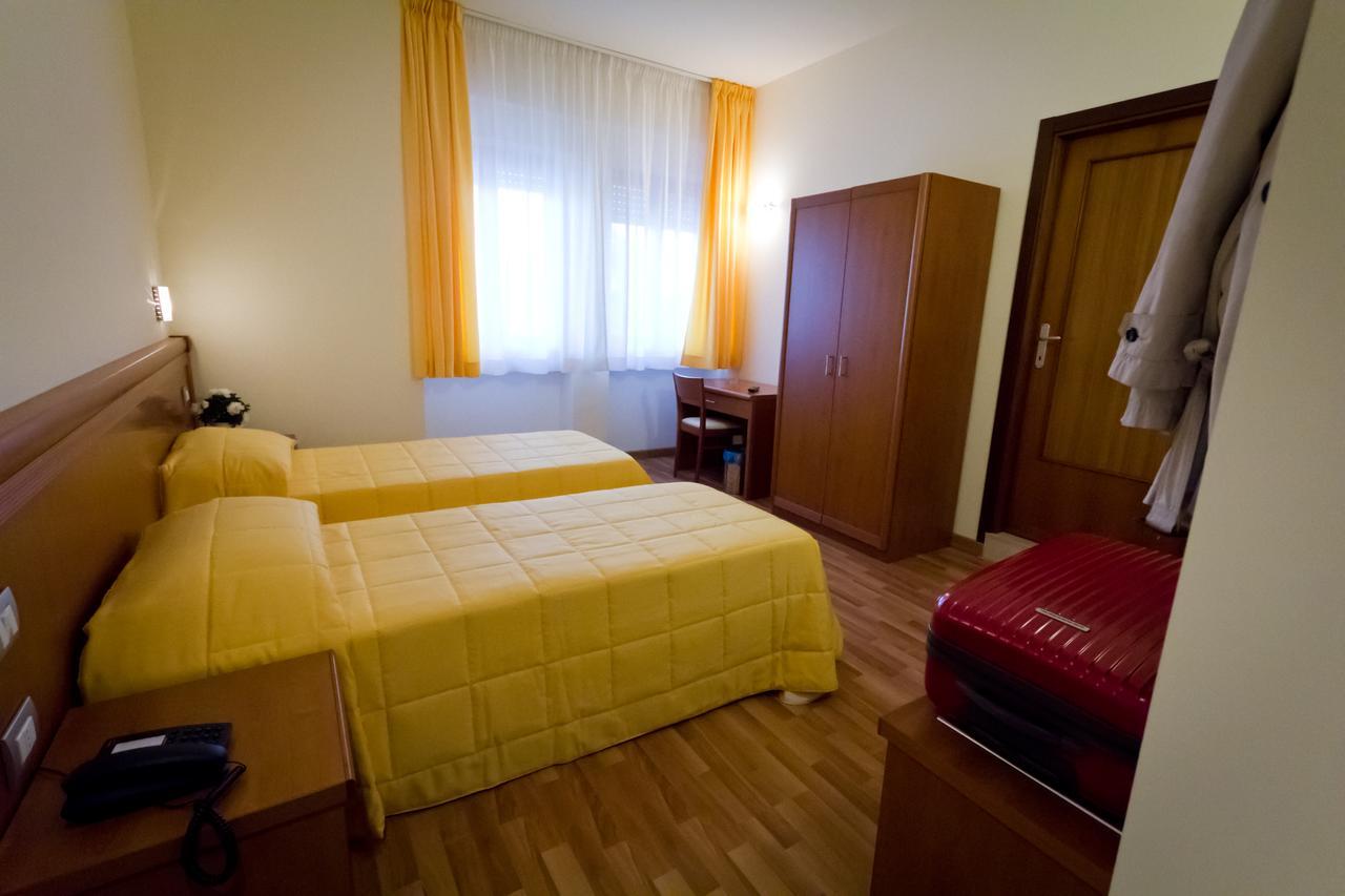 Hotel Donnini อัสซิซี ภายนอก รูปภาพ